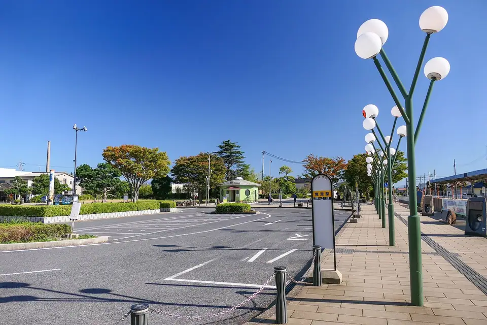 The square in front of JR Sakaiminato Station, with its globe lamps, Sakaiminato, Tottori