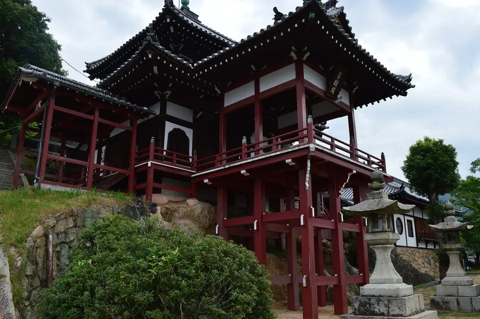 The Fumeikaku pavilion above Takehara, Takehara, Hiroshima